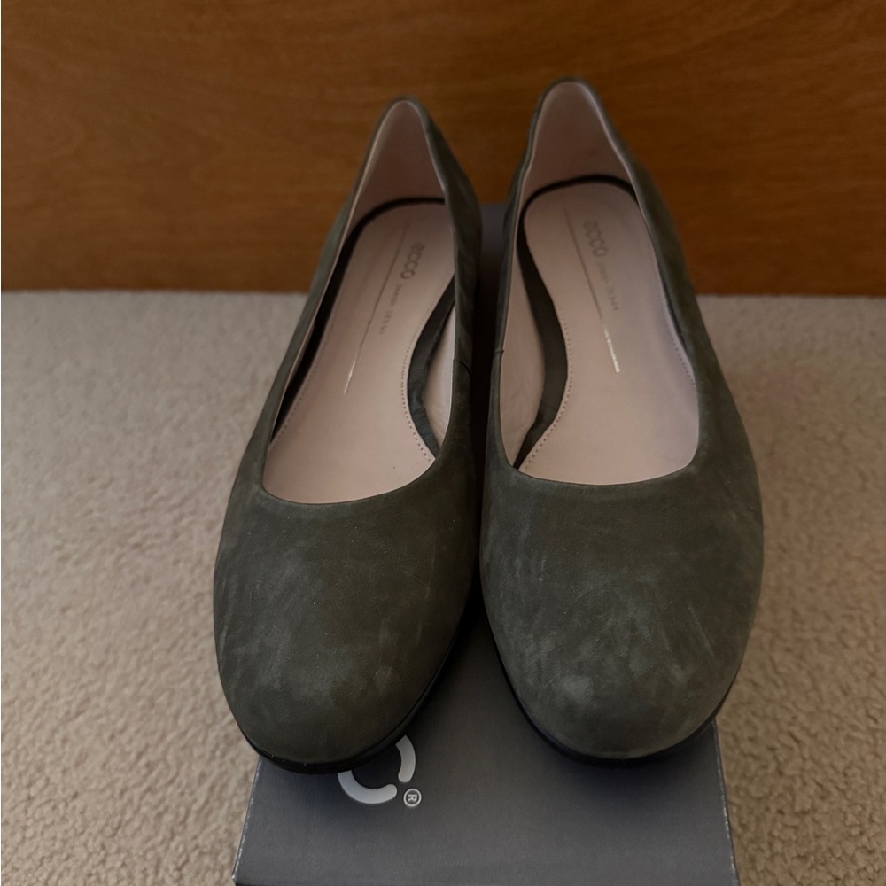 New in Box Ecco Women's Flats
